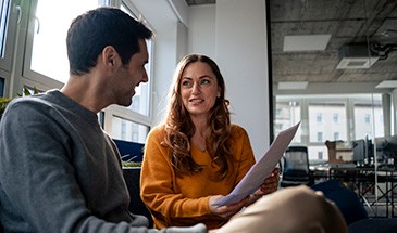 2 Office workers talking about communicating sustainability